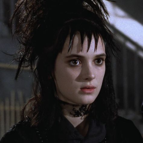 Winona Ryder - Lydia Lydia Deetz Makeup, Lydia From Beetlejuice, Winona Ryder Beetlejuice, Lydia Beetlejuice, Beetlejuice Makeup, Winona Forever, Posters Ideas, Tim Burton Style, Lydia Deetz