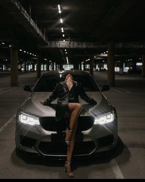 Rich Lifestyle Luxury, Classic Car Photoshoot, Rich Women Lifestyle, Car Poses, Beautiful Photoshoot Ideas, Luxury Lifestyle Women, Shotting Photo, Dark Feminine Aesthetic, Rich Women