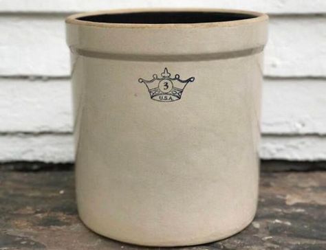 Vintage Crocks Antique Stoneware, Decorating With Antique Crocks, Decorating With Old Crocks, Crock Decorating Ideas, Decorating With Crocks, Antique Crockery, Crock Decor, Old Crock, Vintage Stoneware Crocks