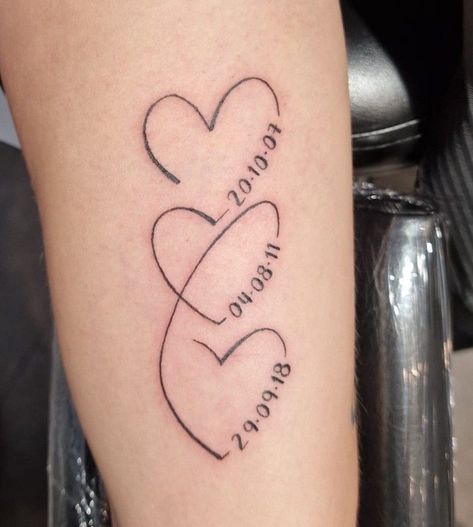 Hart Tato, 3 Hearts With Dates Tattoo, Heart Date Tattoo Ideas, Heart Date Tattoo, Hearts With Dates Tattoo, Heart With Date Tattoo, Heart Tattoo With Dates, Tattoos Year, Mom And Dad Tattoos