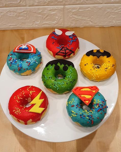 Avengers Birthday Party Decorations, Donut Decorating Ideas, Rainbow Donut, Dog Treats Homemade Easy, Donut Decorations, Donut Bar, 4th Birthday Cakes, Avengers Birthday, Homemade Donuts