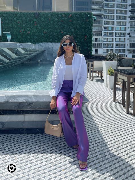 Purple Metallic Pants Outfit, Purple Satin Pants Outfit, Purple Metallic Pants, Purple Trousers Outfit, Satin Pants Outfit Casual, Metallic Pants Outfit, Silk Pants Outfit, Metallic Shoes Outfit, Purple Pants Outfit