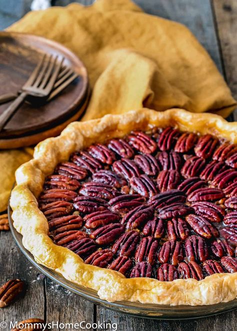 This uber-delicious Easy Eggless Pecan Pie is a MUST-MAKE for the holidays! With its crispy top, gooey center, and flaky crust, this Thanksgiving classic dessert will wow you and your guests. Easy to make, easier to eat. @mommyhomecookin #recipe #eggfree #eggless #egglessbaking #eggallergy #pecan #pie #dessert #holidays #dessert Eggless Pecan Pie, Eggless Pie, Egg Free Dessert Recipes, Egg Free Desserts, Eggless Desserts, Chocolate Pecan Pie, Eggless Recipes, Eggless Baking, Pecan Pie Recipe