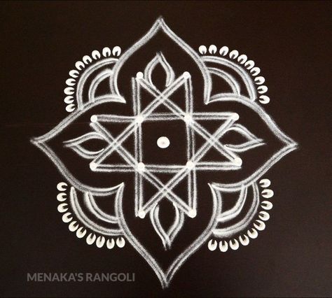 Diwali Rangoli Easy, Deepavali Kolam, Rangoli Design Diwali, Deepavali Rangoli, White Rangoli, Diwali Rangoli Design, Rangoli Design For Diwali, Easy Diwali Rangoli, Kolam Dots