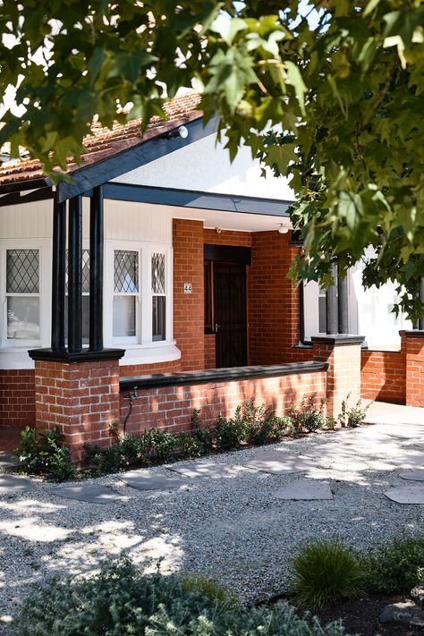 Parnell Façade House by Preston Lane Architects – Project Feature Brick Bungalow Exterior, Clinker Brick House, Interior Design Garden, Single Storey Rear Extension, Red Brick House Exterior, Red Brick Exteriors, Clinker Brick, Brick Homes, House Extension Plans