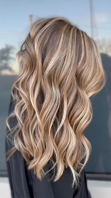 Matt Conn | Balayage Educator on Instagram: "Creating balayage that’s bright and grows out softly is achievable by painting smaller pieces . I painted this dimensional balayage with Sunlights by @sunlightspro, mixed 1:1 with 50VOL.   #haired #balayageeducation  #dimensionalblonde #blondebalayage #softblonde #mattconnhair #healthyhair #lowmaintenancehair #blondespecialists" Super Blended Balayage, Dirt Blonde Balayage, Low Maintenance Lived In Blonde, Golden Blonde Balayage On Light Brown Hair, Light Blond Balayage Hair, Caramel Highlights Dirty Blonde Hair, Blonde Hair Ideas Medium Length, California Bronde Balayage, Carmal And Blonde Highlights On Brown Hair