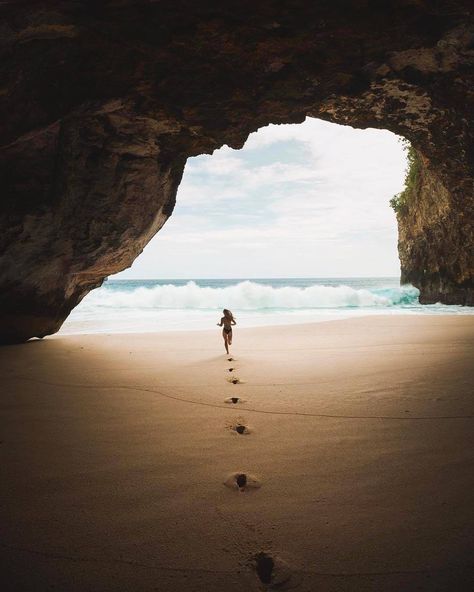 Walking On The Beach, Adventure Inspiration, Hidden Beach, Destination Voyage, Travel Adventure, Elba, Travel Goals, Agra, Travel Inspo