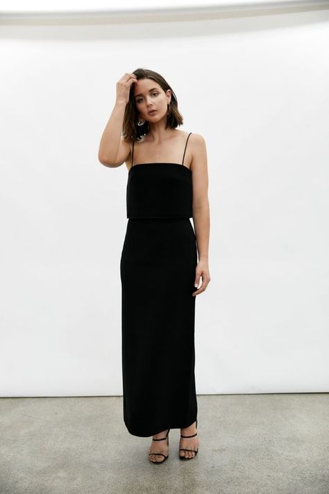 What Makes A Great Black Dress? Black Dress Minimalist, Spidey Sona, Sara Donaldson, Gemini Hair, Black Dress Style, Minimal Dress, Style Désinvolte Chic, Minimalist Dress, Black Minimal