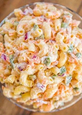 Sweet Macaroni Salad - seriously THE BEST macaroni salad EVER!! I took this to a potluck and it was the first thing gone. Everyone asked for the recipe! Can make this ahead of time and refrigerate overnight. Elbow macaroni, red onion, green bell pepper, carrots, sweetened condensed milk, mayonnaise, cider vinegar, sugar, salt and pepper. This is our new favorite side dish!!! #sidedish #pastasalad #potluck Best Macaroni Salad Ever, Sweet Macaroni Salad Recipe, Sweet Macaroni Salad, Recipe With Sweetened Condensed Milk, Sweet Pasta Salads, Best Macaroni Salad Recipe, The Best Macaroni Salad, Potluck Salad, Easy Macaroni Salad