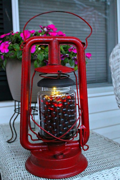 Old lantern makeover project cozy decor. The glass was gone so I improvised to make this old lantern into a solar light for Farmstyle decor. #paintproject #diyhomedecor #farmstyledecor Solaire Diy, Repurposed Crafts, Solar Chandelier, Solar Shed Light, Solar Lights Diy, Solar Light Crafts, Old Lanterns, Lights Diy, Antique Lanterns