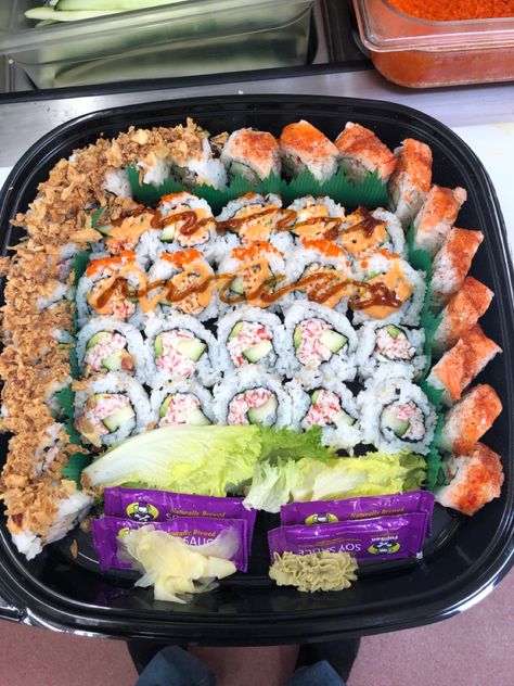 California Roll Aesthetic, California Roll Sushi, Tempura Roll, Birthday Sleepover, Asian Candy, Sushi Dinner, Sushi Platter, Date Night Recipes, California Roll