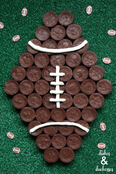 Superbowl Food Desserts, Football Themed Desserts, Football Brownies, Tailgate Desserts, Superbowl Desserts, Easy Super Bowl, Football Party Foods, Football Snacks, Football Tailgate