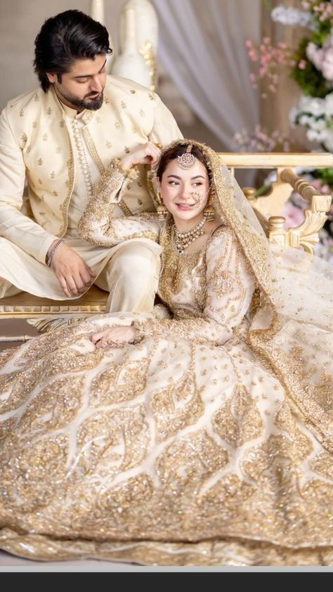 Pakistani Wedding Pictures, Nikah Outfit Muslim Pakistani Bridal, Muslim Engagement Look, Shadi Photoshoot, Nikah Poses, Reception Photoshoot, White Bridal Lehenga, Alanna Panday, Wedding Matching Outfits