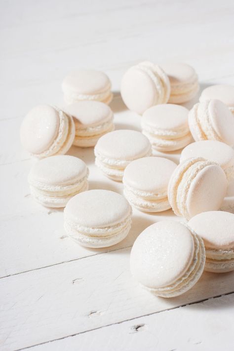 White Macarons, White Food Coloring, Kue Macaroon, Iphone Widgets, Cream Aesthetic, 背景 シンプル, Beige Aesthetic, Aesthetic Colors, Shades Of White