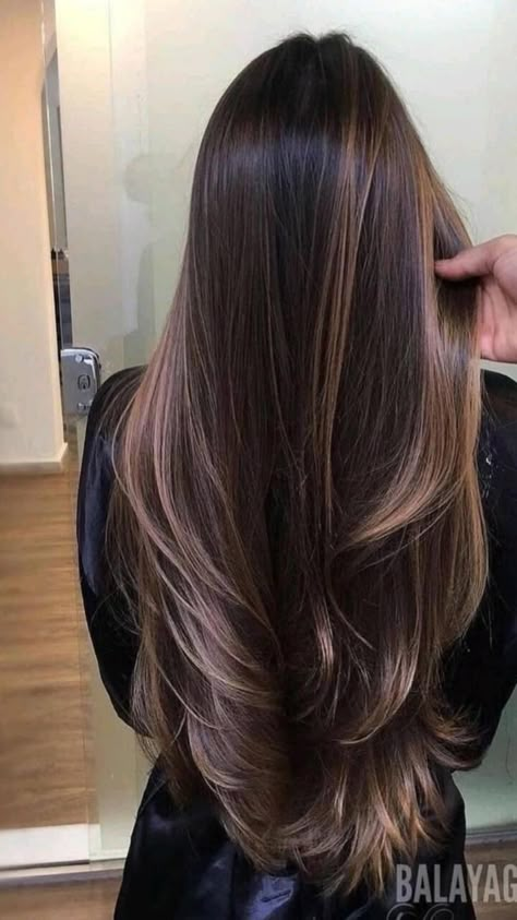 Rambut Brunette, Brown Hair Inspo, Brunette Hair With Highlights, Long Hair Color, Brown Hair Balayage, Long Brown Hair, Haircuts Straight Hair, Hair Balayage, Long Layered Hair