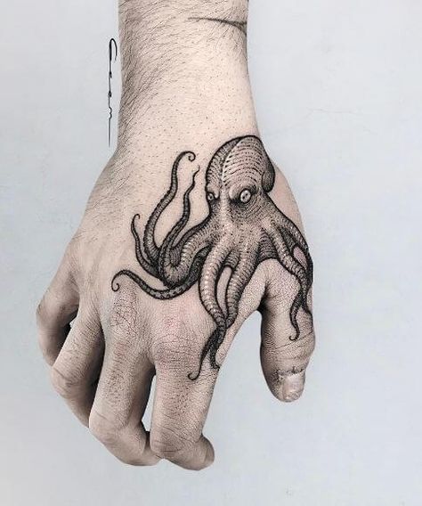 Octopus Tattoos For Men, Tattoo Calf, Celtic Tattoos For Men, Herren Hand Tattoos, Octopus Tattoo Sleeve, Tato Tradisional, Tattoos For Men And Women, Octopus Tattoo Design, Octopus Tattoos