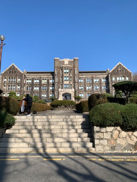 Seoul in November/Fall/autumn Parisian Style Decor, Korean Vibe, Boarding School Aesthetic, Hospital Waiting Room, High School Story, Yonsei University, Wow Photo, School Entrance, Building Aesthetic