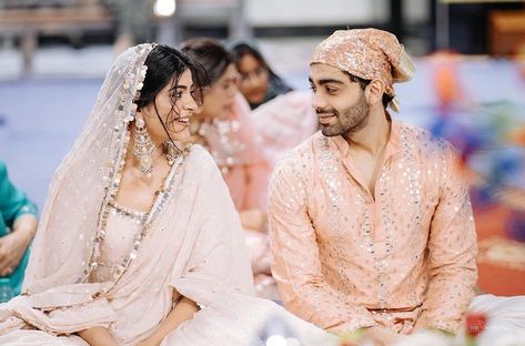 Kritika Khurana Pre Wedding, Kritika Khurana Roka Outfit, Kritika Khurana Wedding Outfits, That Boho Girl Kritika Khurana, Gurudwara Wedding Outfits For Guests, Kritika Khurana Indian Outfits, Kritika Khurana Wedding, Kritika Khurana, शादी की तस्वीरें