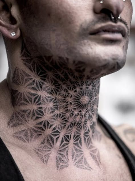 Geometric Throat Tattoo, Back Of Neck Tattoo Men, Tato Mandala, Best Neck Tattoos, Geometric Mandala Tattoo, Geometric Sleeve Tattoo, Throat Tattoo, Neck Tattoos Women, Back Of Neck Tattoo