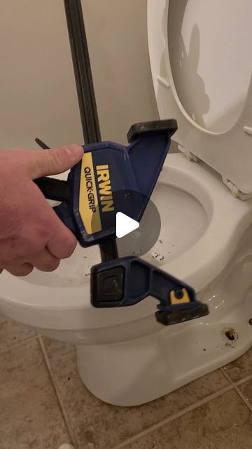 Pascal Payer on Instagram: "Always so practical 👍👌😜 @irwintools @irwintoolsca  #quebec_renovation #tip #tips #removal #renovation #plumbing #plumber #astuce #astuces #clamp #clamping #howto #waytogo" Diy Plumbing Repair, Diy Household Tips, Pex Plumbing, Pallet Furniture Designs, Easy Diy Hacks, White Bathroom Designs, Diy Crafts Life Hacks, Small House Floor Plans, Summer Mantle Decor