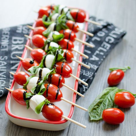 I like to use the little six inch skewers.  You can easily fit a few pieces on the sharp end.  For these caprese salad skewers you could slide on as many pieces of tomato and cheese as you like.  I like the pattern of mozzarella between two leaves of basil and then two cherry tomatoes.  Also, I like to use the mini bocconcini or fresh buffalo mozzarella.  It’s the same size as the cherry or grape tomatoes so it looks pretty and minimizes prep time. Pregnancy Friendly Appetizers, Party Food For Diabetics, Gestational Diabetics Food, Healthy Baby Shower Food, Caprese Salad Appetizer, Salad Skewers, Caprese Salad Skewers, Skewer Appetizers, Caprese Skewers