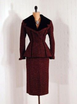 *1940's Lilli-Ann San-Francisco Designer-Couture Label*Exquisite Ruby Red,Charcoal & Midnight-Black Fully-Lined Wool*Seductive Portrait-Collar Plunge Velvet-Stripes Peplum Jacket*Matching Cockta Noir Wedding, Lilli Ann, Fashion 1940s, 50's Style, Velvet Collar, Jacket Suit, Peplum Jacket, Beautiful Suit, Vintage Suits