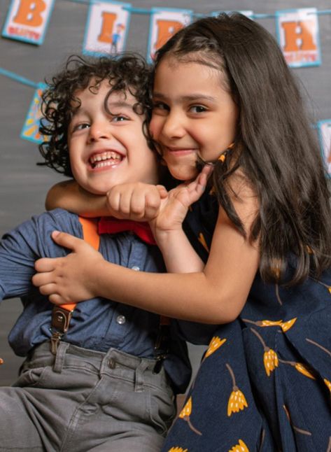 Sister Pic, Brother Sister Photography, Brother Sister Love Quotes, Crying Photography, 90s Bollywood Aesthetic, Moms Photography, A Darker Shade Of Magic, Brother And Sister Love