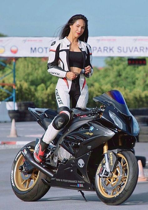 Motorcycle Pants Women, Bmw Sport, Motorbike Girl, Motorcycle Pants, Racing Girl, Speed Bike, Lady Riders, Cafe Racer Motorcycle, Hot Bikes