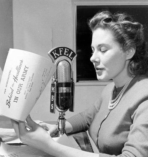 The gal behind the KFEL microphone is 22 year old Jean Hay a.k.a. Beverly of "Reveille With Beverly" fame. Golden Age Of Radio, Dangerous Minds, Classic Television, The Golden Age, Comedy Central, 22 Years Old, Ham Radio, Dracula, Golden Age