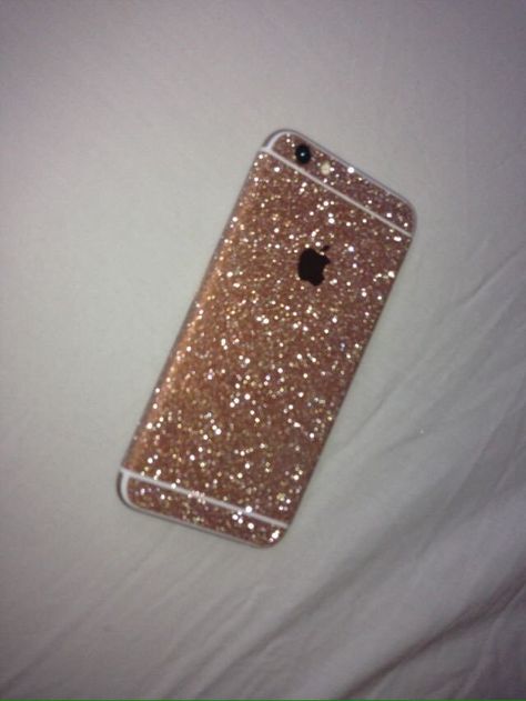 Pinterest: dopethemesz ; bougie glam aesthetic; gold glitter iphone XOXO Iphone 6 Aesthetic, Glitter Iphone 6s Cases, Boujee Lifestyle, Sparkly Phone Cases, Glitter Iphone 6 Case, Sparkle Phone Case, Glitter Iphone Case, Glitter Phone Cases, Gold Iphone