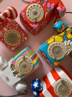 Diy Maximalist Decor, Painted Vintage Furniture, Diy Retro, Home Screen Ideas, Retro Crafts, Homemade Cinnamon Rolls, Homemade Hamburger, Homemade Home Decor, Hamburger Helper