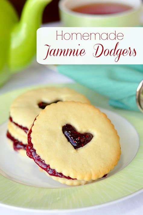 Sandwich Cookies With Jam, Jam Jams, Jammie Dodgers, Newfoundland Recipes, Popular Cookies, Rock Recipes, Scottish Recipes, Jam Cookies, Tea Cookies