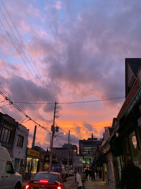 Downtown toronto kensington market at sunset vintage shopping dream life vision board summer vibes Kensington Toronto, Toronto Sunset, Kensington Market Toronto, Pretty Sunsets, Kensington Market, Pretty Skies, Downtown Toronto, Pretty Sky, Planet Earth