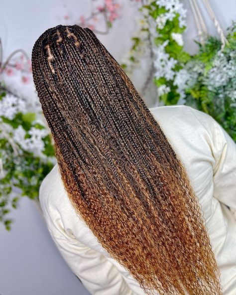 Amoni🍃 on Instagram: “🌻100% human knotless bohos🌻 -small* -waist length -#T430 (ombre light brown/#30) -curl fullness: LIGHT -side part/box parts . Aye,…” Ombre Boho Knotless Box Braids, Ombré Boho Knotless Braids, Fierce Hairstyles, Christmas Braids, Natural Updo, Knotless Box Braids, Ombre Braid, Tree Braids, Bridal Braids