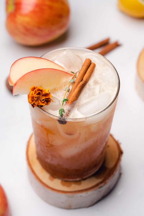 Bourbon Apple Smash (Refined Sugar Free) - A Full Living Apple Cider Smash, Cinnamon Apple Bourbon Smash, Apple Cider Bourbon Smash, Apple Bourbon Cocktail, Bourbon And Cider Cocktail, Apple Cider Bourbon Slush, Bourbon Apple Pie, Bourbon Drinks Recipes, Apple Pie Cocktail