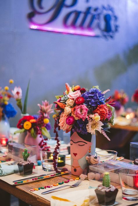 Frida Khalo Theme Party Mexican Fiesta, Frida Birthday Party Ideas, Frida Party, Frida Kahlo Birthday Party Ideas, Frida Kahlo Party, Frida Kahlo Decor Ideas, Frida Kahlo Party Decoration, Frida Kahlo Birthday, Mexican Theme Party Decorations