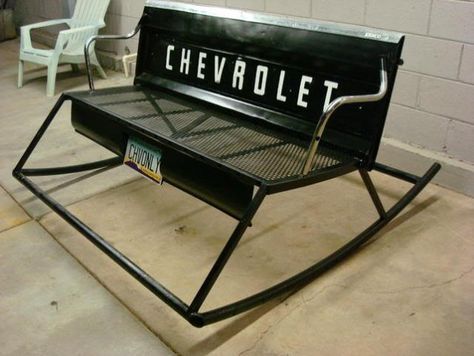 Who made the bench out of the rear of a truck bed? - The 1947 - Present Chevrolet & GMC Truck Message Board Network Industrial Upcycle, Tailgate Bench, Car Part Furniture, Automotive Furniture, Car Furniture, Upcycle Garden, Welding Ideas, Automotive Decor, Diy Garden Furniture