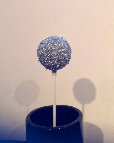 Disco glitter ball cake pop!!! Disco Ball Cake Pops, Cake Pop Cake, Disco Ball Cake, Glitter Cake Pops, Cake Pop Designs, Pop Cake, Skating Party, Ball Cake, Glitter Ball