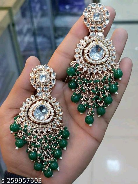 Kundan Chandbali, Pearl Earrings Long, Pakistani Earrings, Bridal Earrings Chandelier, Long Chandelier, Polki Earrings, Jewelry Set Design, Chandbali Earrings, Bracelets Design