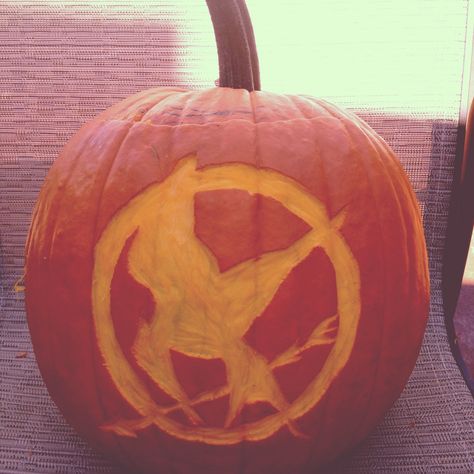 Pjo Pumpkin Carving Ideas, Hunger Games Pumpkin, Creative Pumpkin Carving, Creative Pumpkins, Pumpkin Ideas, Halloween 2024, Mockingjay, Pumpkin Decorating, Halloween Ideas