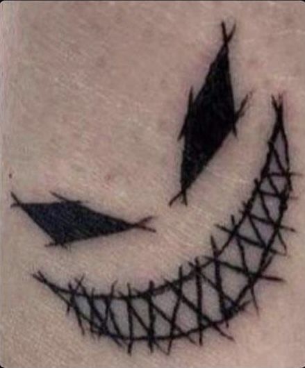 Scary Smile Tattoo, Creepy Tattoo Designs Drawings, Small Anime Tattoos Simple, Crazy Tattoo Ideas, Herren Hand Tattoos, Gotik Tattoo, Emo Tattoos, Smile Tattoo, Grunge Tattoo