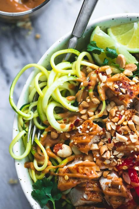 Thai peanut chicken & zucchini noodle bowls are easy to make, healthy, and incredibly tasty! Thai Chicken Curry, Thai Peanut Chicken, Zucchini Noodle, Zoodle Recipes, Thai Peanut, Chicken Zucchini, Peanut Chicken, Paleo Crockpot, Spiralizer Recipes