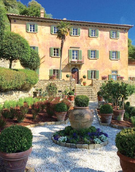 Under the Tuscan Sun - Q&A with Author Frances Mayes Tuscan Style Living Room, Book Women, Tuscan Style Homes, Victoria Magazine, Tuscan Design, Under The Tuscan Sun, Tuscan Villa, Mediterranean Home Decor, Abandoned House