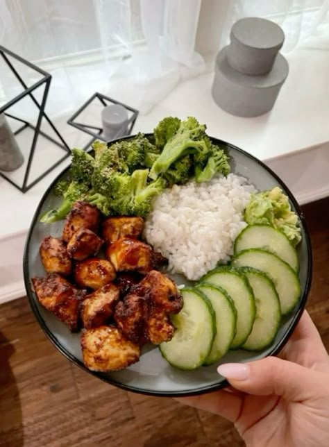 Healthy Food Goals, Healthy Food For Gym, Winter Arc Food, Gym Healthy Food, Healthy Food Simple, That Girl Food Ideas, Healthy Gym Food, Well Rounded Meals, Whole Food Ideas