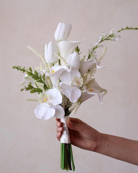 Spring Flowers Wedding Bouquet, All White Wedding Bouquet Peonies, May Bouquet Wedding, Bride Bouquet Ideas, Wedding Ideas White, Wedding Bouquet Spring, Peony Wedding Flowers, Peonies Wedding, Romantic Wedding Bouquet