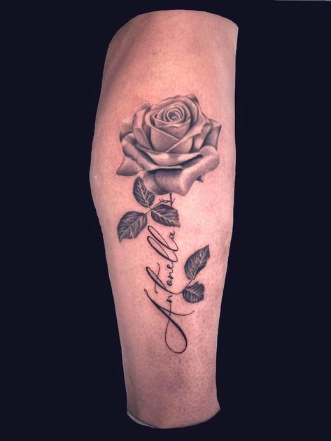 Couple Name Tattoos, Rose Tattoo With Name, Name Tattoos For Moms, Ma Tattoo, Realistic Rose Tattoo, Rose Drawing Tattoo, Wolf Tattoo Sleeve, Rose Tattoos For Men, Rose Tattoos For Women