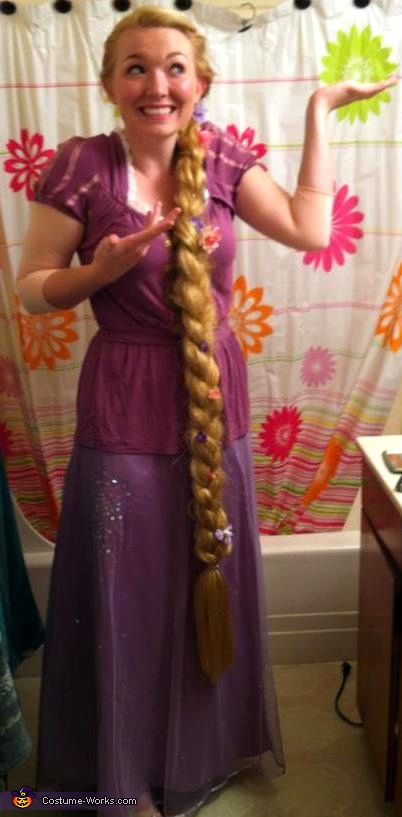 Tangled's Rapunzel - Homemade costumes for women Tangled Rapunzel Costume, Rapunzel Halloween Costume, Tangled Costume, Halloween Costumes 2014, Rapunzel Cosplay, Clever Costumes, Rapunzel Costume, Homemade Costume, Costume Works