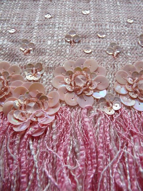 Couture Beading, Bordados Tambour, Tambour Beading, Haute Couture Embroidery, Crystal Embroidery, Crocheted Blanket, Tambour Embroidery, Beadwork Embroidery, Crochet Lace Pattern