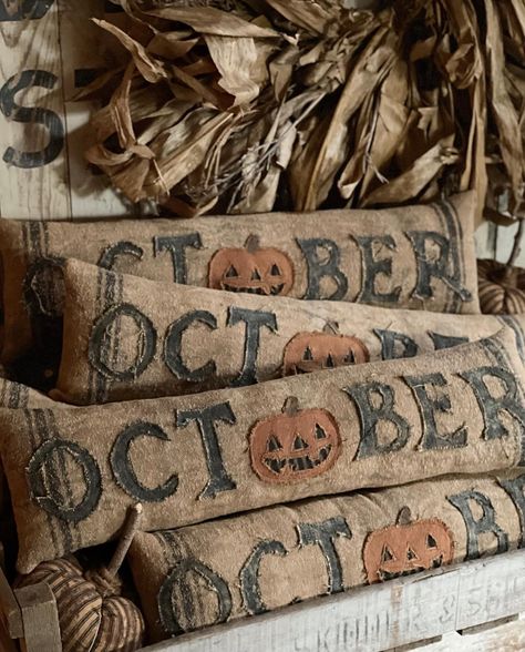 Primitive Fall Crafts, Tis Autumn, Retro Wallpapers, Primitive Halloween Decor, Statement Walls, Halloween Sewing, Primitive Fall, Primitive Halloween, Fall Deco