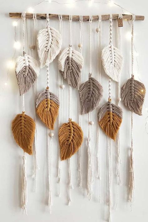 Macrame Leaves Wall Decorations #macrame #diydecorations ★ Here are some wall decor ideas to make your perfectly designed place complete! Minimalist patterns for living room, ideas to spruce up the entrance, modern takes at bedroom walls, unique rustic options, and lots of ideas for kitchen are here to inspire you! ★ #walldecor #homedecor #walldecorideas #diywalldecor #glaminati Pola Macrame, Hantverk Diy, Diy Wand, Creative Wall Decor, Creative Walls, Wall Hanging Diy, Wall Decor Ideas, Creative Wall, Macrame Design